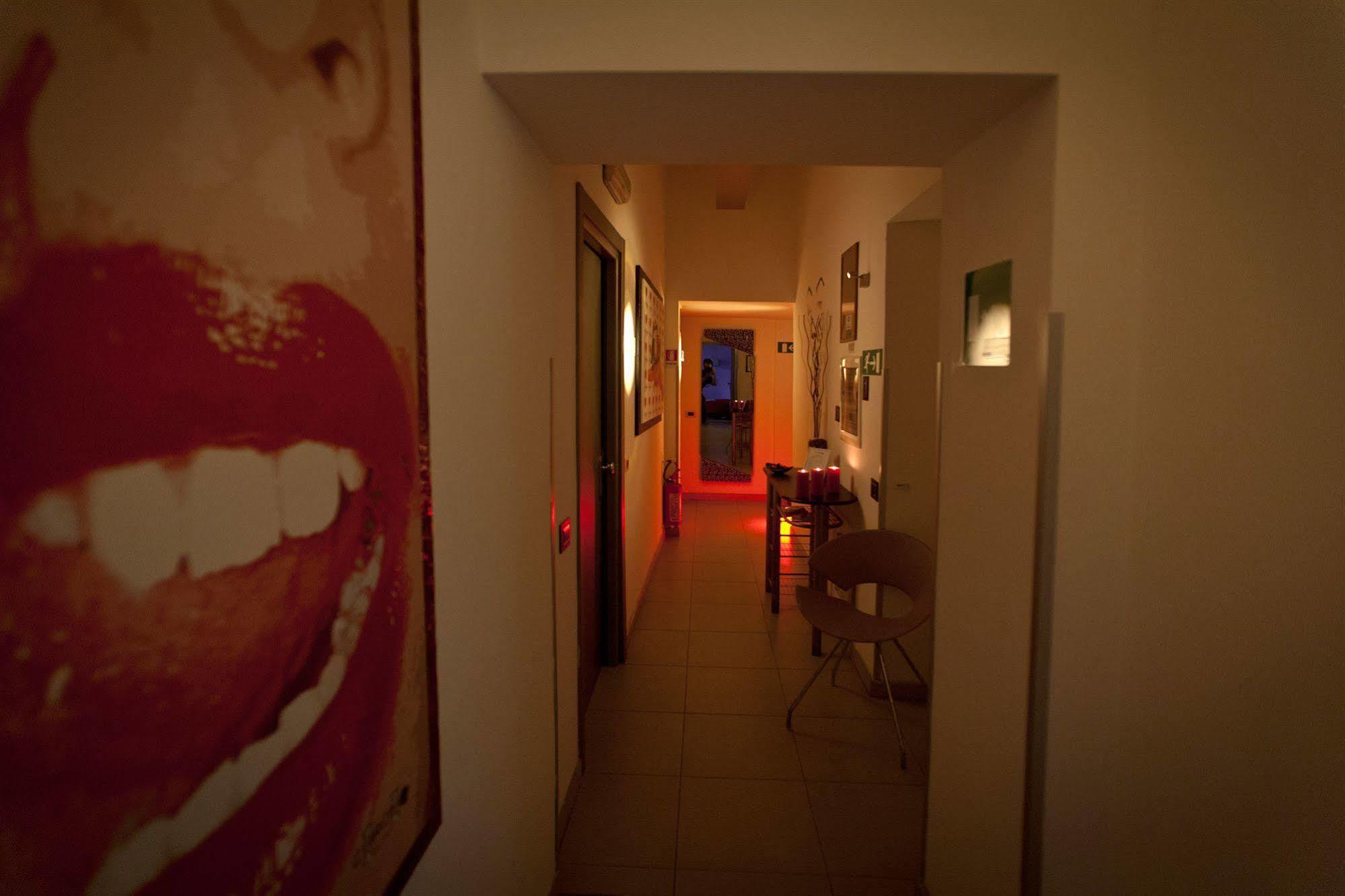 Crossing Roma 1 Hotel Buitenkant foto